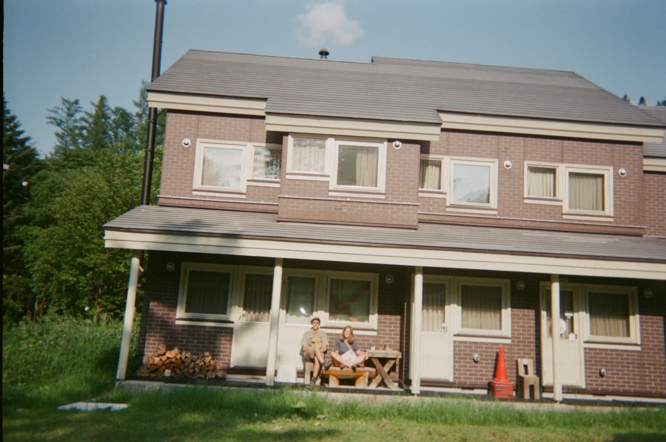 People sitting out front of Wakaranai Lodge in summer